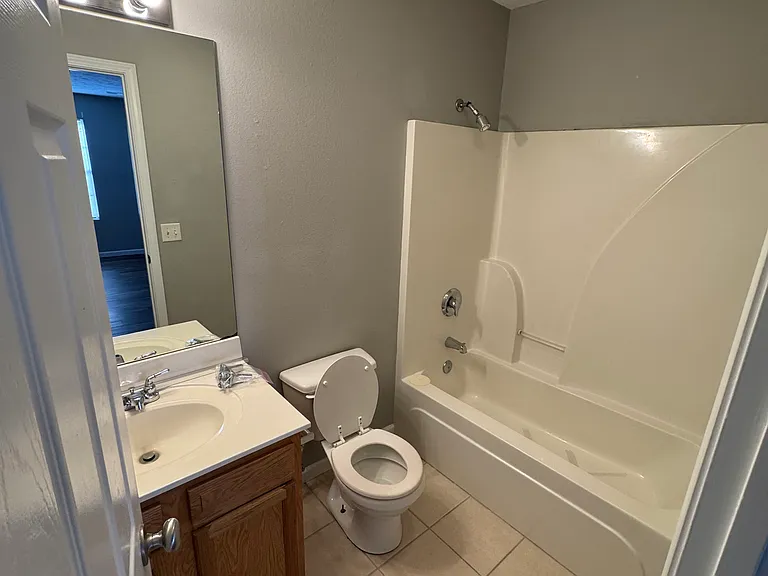 1012 E Chestnut St — Photo 11