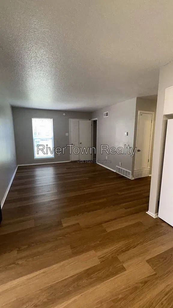 3 bed, 1.0 bath, 950 sqft, $1,195 — Photo 4