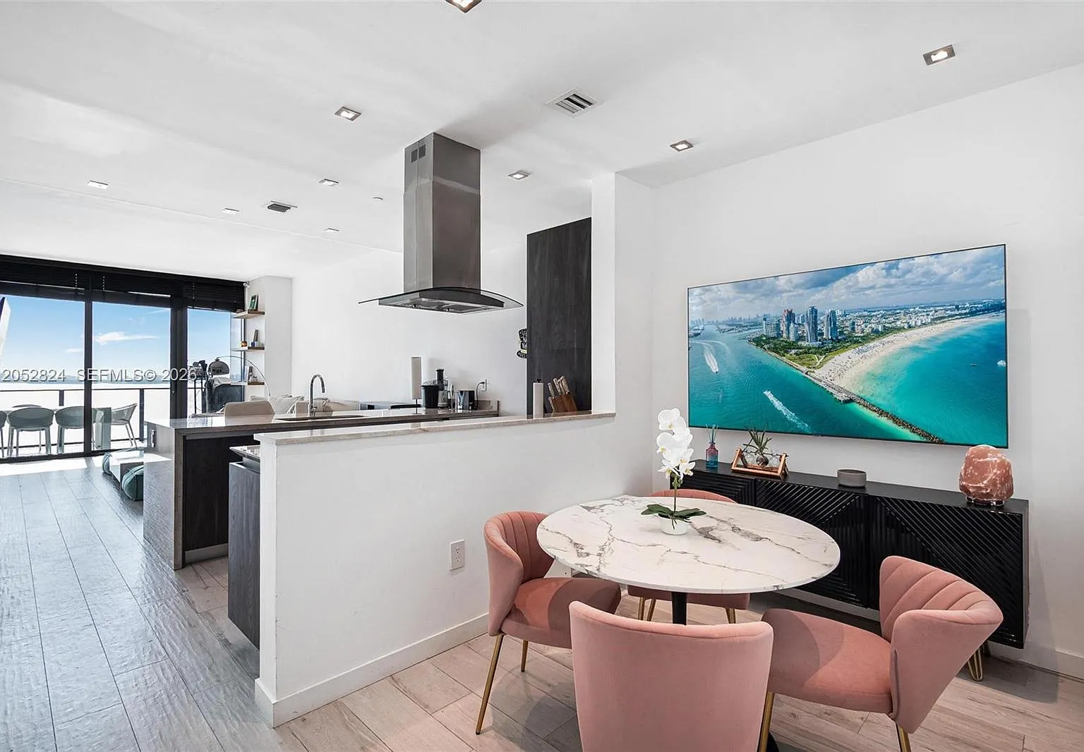 Gran Paraiso Condo — Photo 2