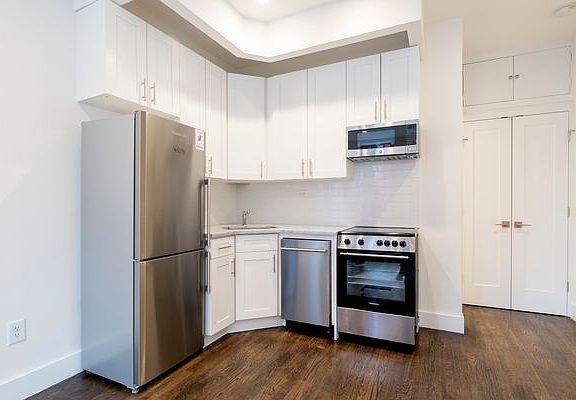 3rd image of 44 Grand St APT 2