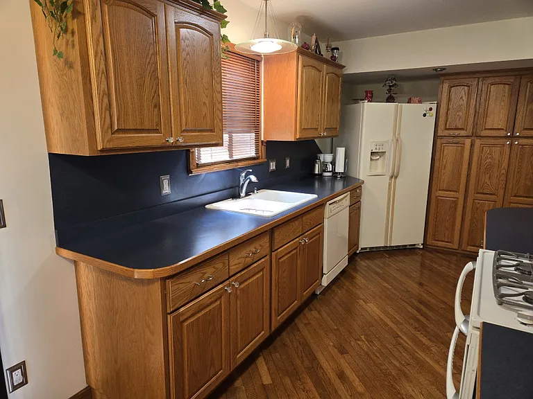 2340 Morton Ave — Photo 11