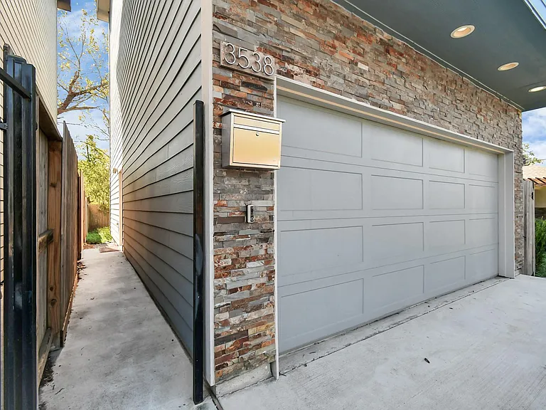 3538 Noah St — Photo 28
