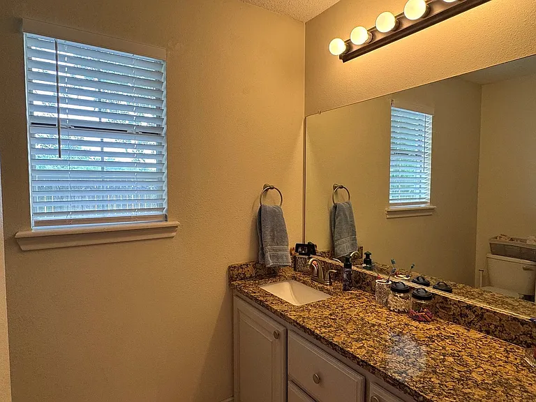 208 Summerset Ct — Photo 10
