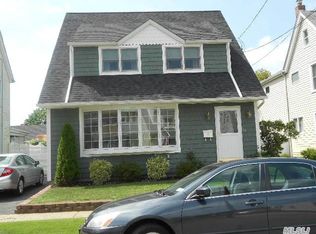 88 Capitol Ave, Williston Park, NY 11596