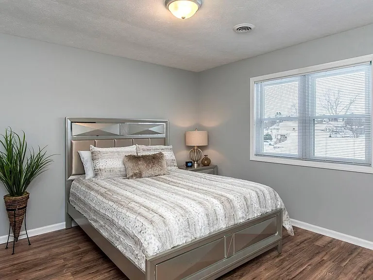 410 E Walnut St #2C — Photo 4