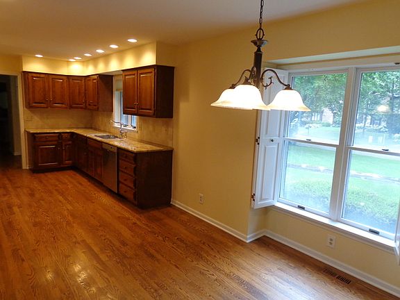 5th image of 1407 Sherwood Ln