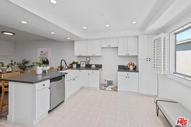 4742 La Villa Marina #H — Photo 5