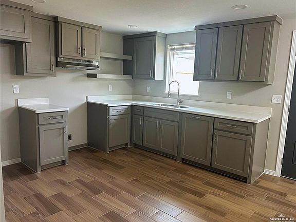 3rd image of 814 Redwood Ave