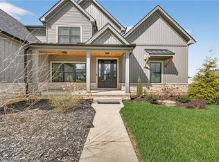 2071 Lanterman Cir, Hinckley, OH