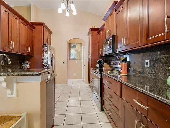 3rd image of 3005 Minuteman Ln