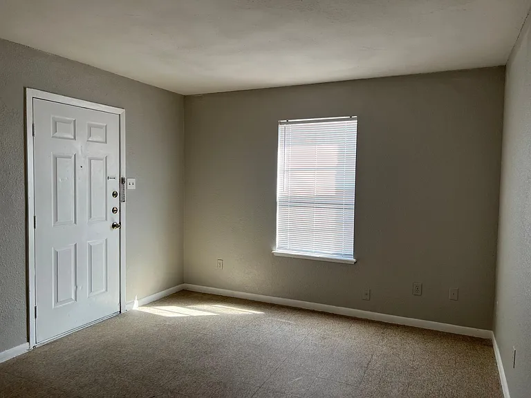 3614 Crestbrook Ct #3 — Photo 2