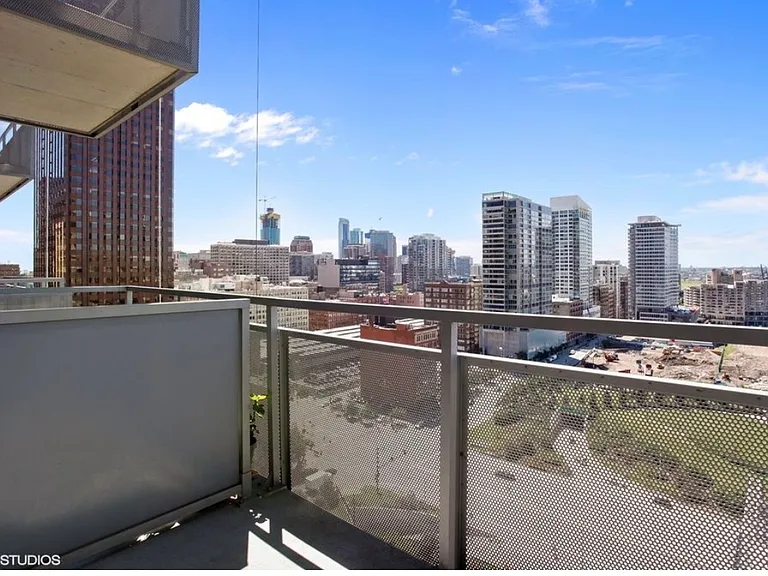 235 W Van Buren St #1408 — Photo 6