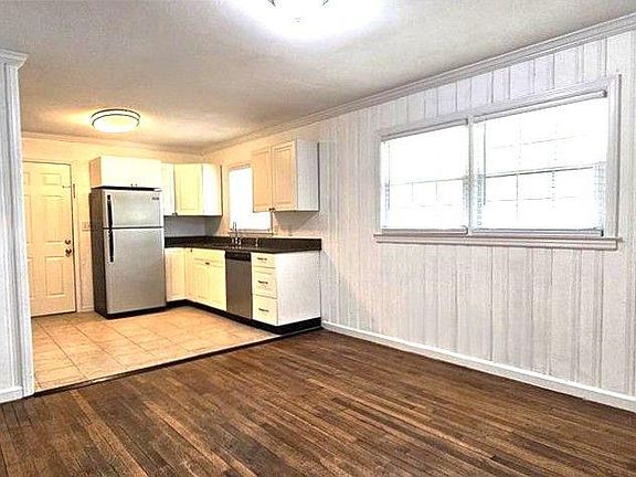 3rd image of 2833 Rockcliff Rd SE
