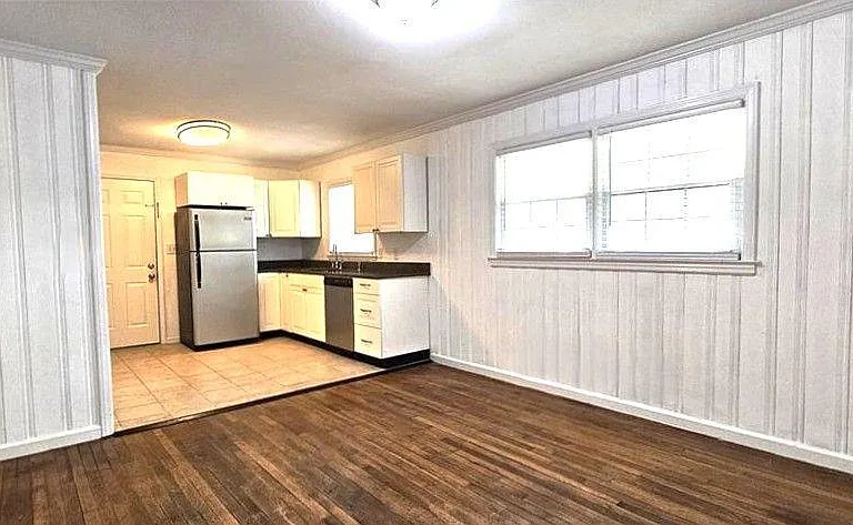 2833 Rockcliff Rd SE — Photo 3