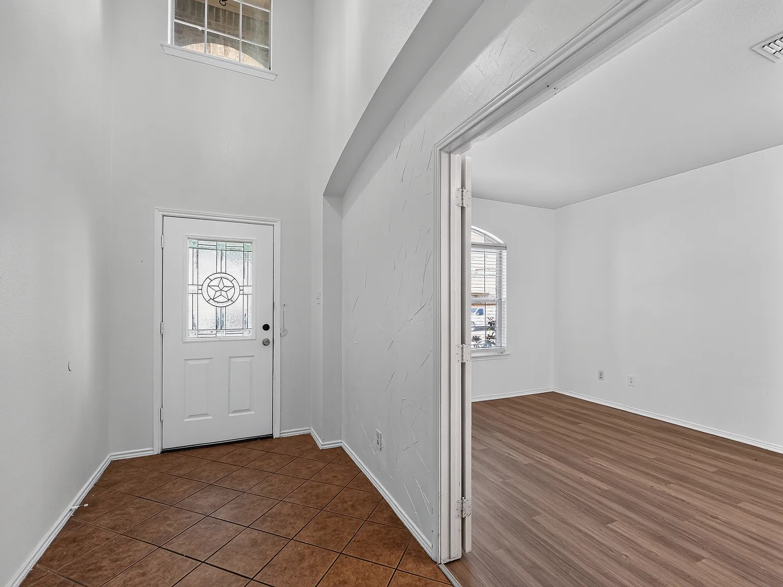5 bed, 2.5 bath, 3608 sqft, $3,875 — Photo 3