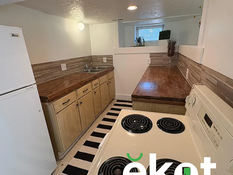 1860 E 3900 S — Photo 6