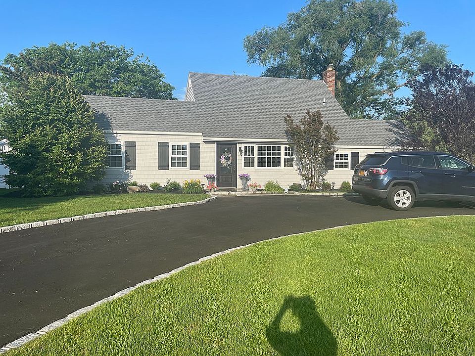 1st image of 15 Seaway Dr