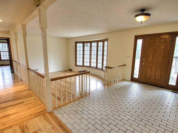 5th image of 7799 Sugarbush Ln