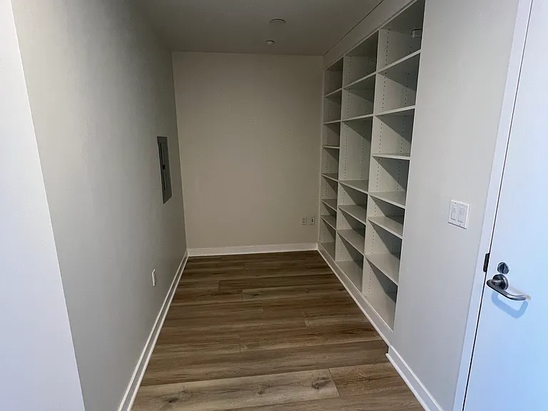 Den/Bonus area