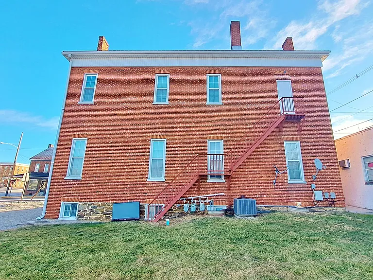 9 Baltimore St — Photo 2