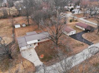 204 W Chestnut St, Odin, IL 62870