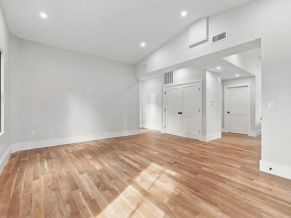 2nd image of 93 Moreland St Unit 2