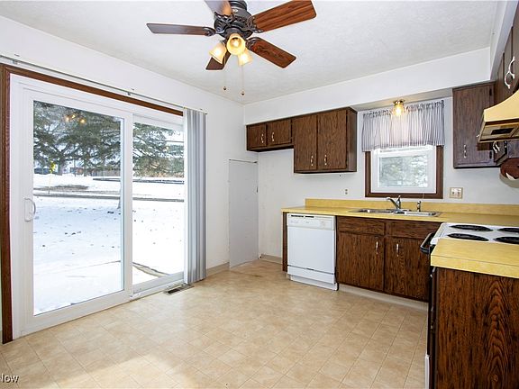 4th image of 801 & 803 Colony Ct