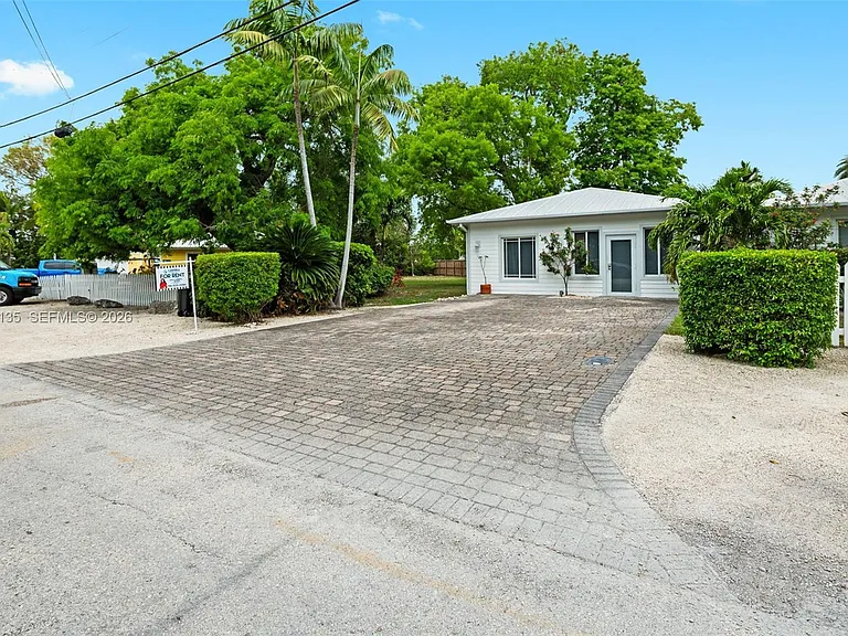 4 Transylvania Ave — Photo 3
