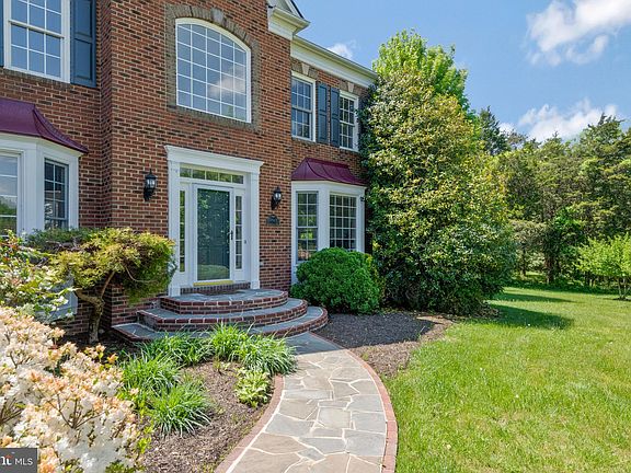 3rd image of 6563 Hallissey Ct