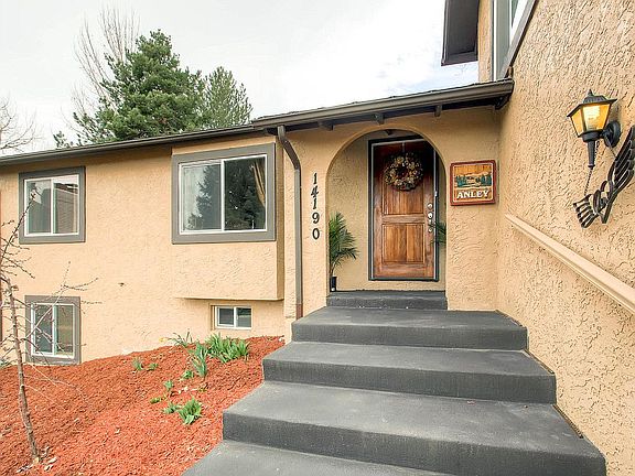 Stairs to front door 