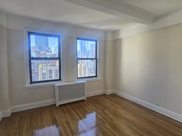 455 West 34th Street image 1 of 7