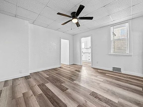 5th image of 833 Estella Ave
