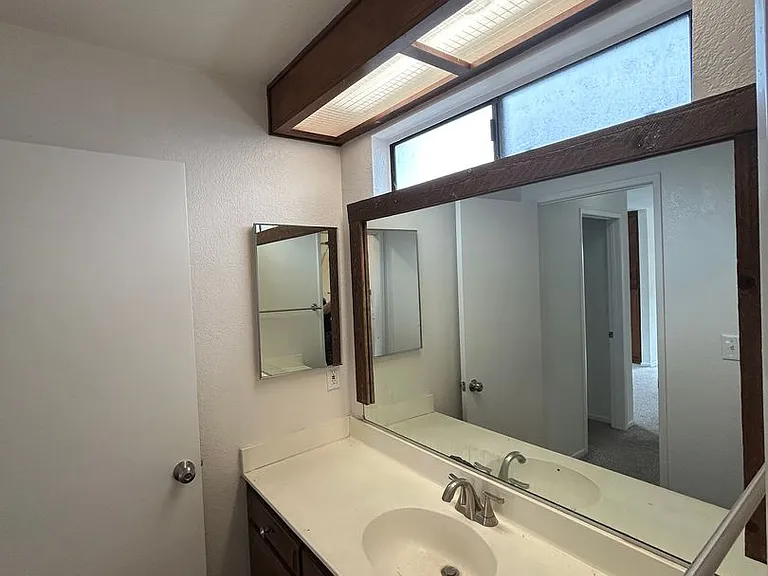 1460 Hornblend — Photo 16
