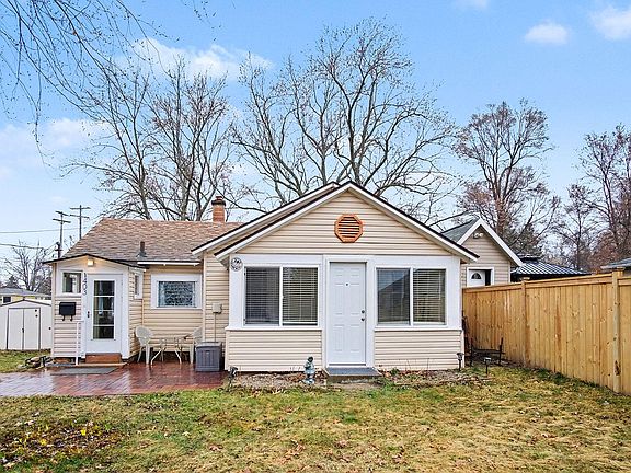 2nd image of 1403 Matilda St NE