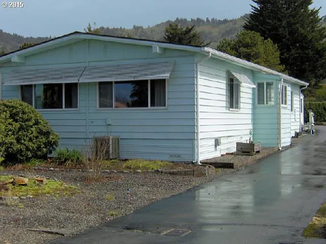 15913 Bayview Dr photo 1