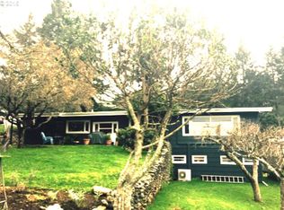 985 Marina Heights Rd, Brookings, OR 97415