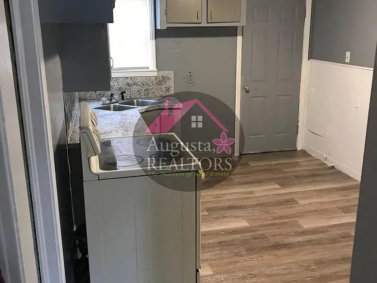 2310 N 18th St — Photo 4
