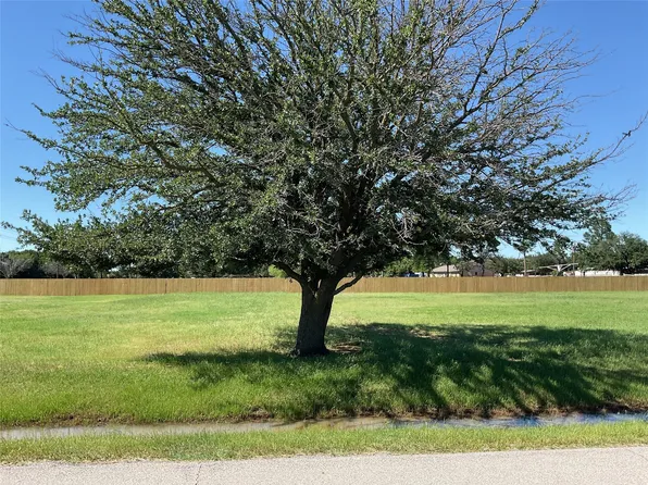 2 Surveyors Rd, Aubrey, TX 76227