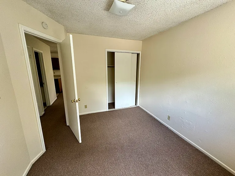 1523 Quintana Rd #18 — Photo 6