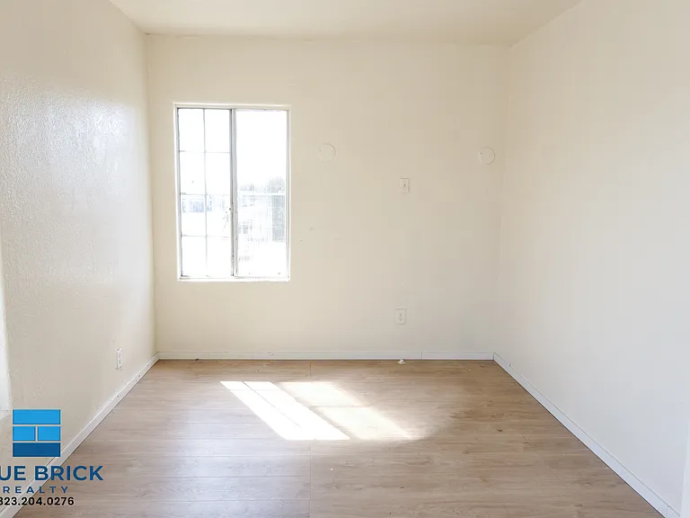 1401 W 53rd St — Photo 12