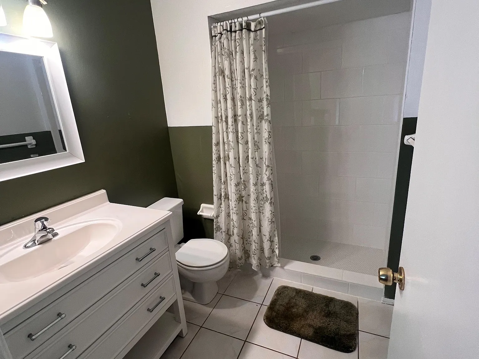2 bed, 2.0 bath, 900 sqft, $1,399 — Photo 2