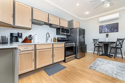 43 Woodland St Photo 1
