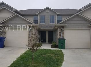 21611 Westover Ct, Peculiar, MO 64078