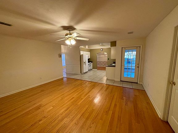 5th image of 130 Fox Run Cir