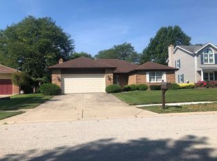 126 Golf View Cir, Prospect Heights, IL 60070