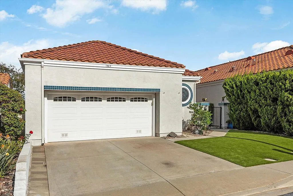 2 bed, 2.0 bath, 1456 sqft, $5,000 — Photo 2