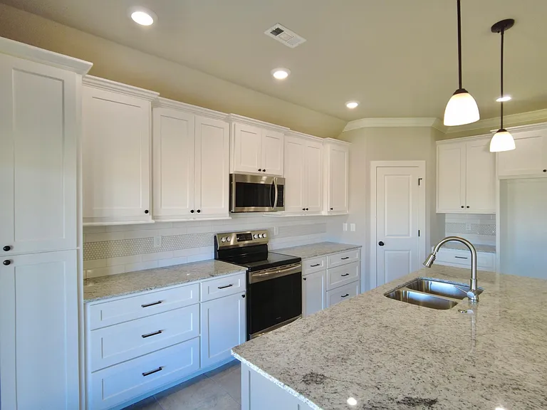 1036 Arden St — Photo 7