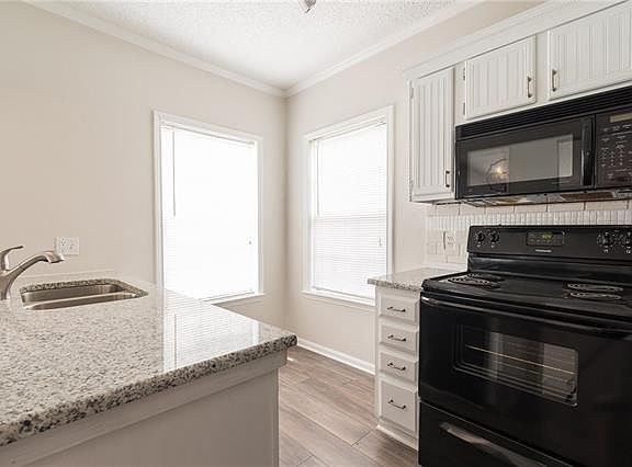 5th image of 8750 Park Ln #19
