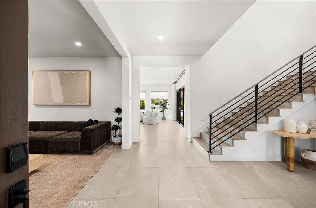 5 bed, 5.5 bath, 4815 sqft, $11,000 — Photo 4