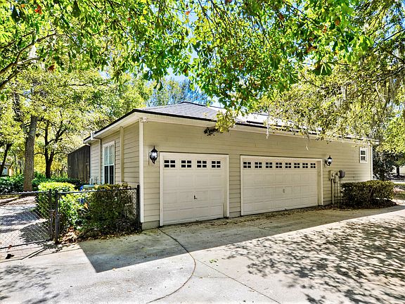 5th image of 6243 Kingbird Manor Dr